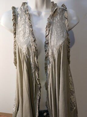 POL Large Khaki Green Ruffle drape vest